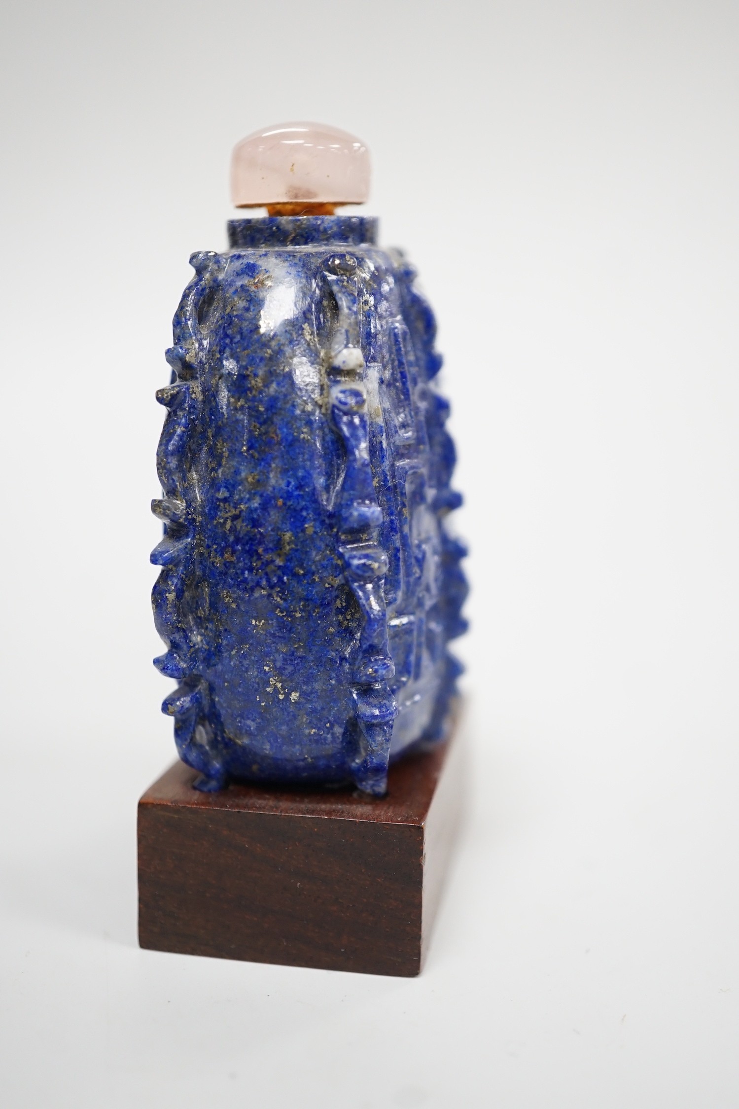 A Chinese archaistic lapis lazuli snuff bottle, 20th century, 5.2cm
